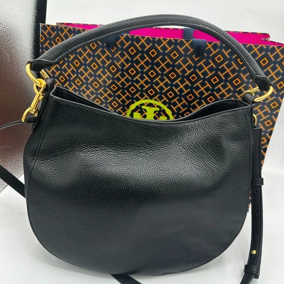 Tory Burch Carson Hobo Crossbody Bag Black Pebbled Leather Gold Logo Very EUC - Picture 2 of 4